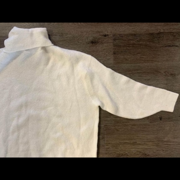 NWT H&M Sweater - Picture 2 of 3